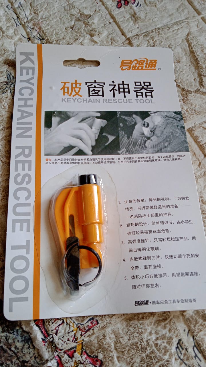 2-in-1 Emergency Safety Cutter β Keychain Tool for Glass Breaking