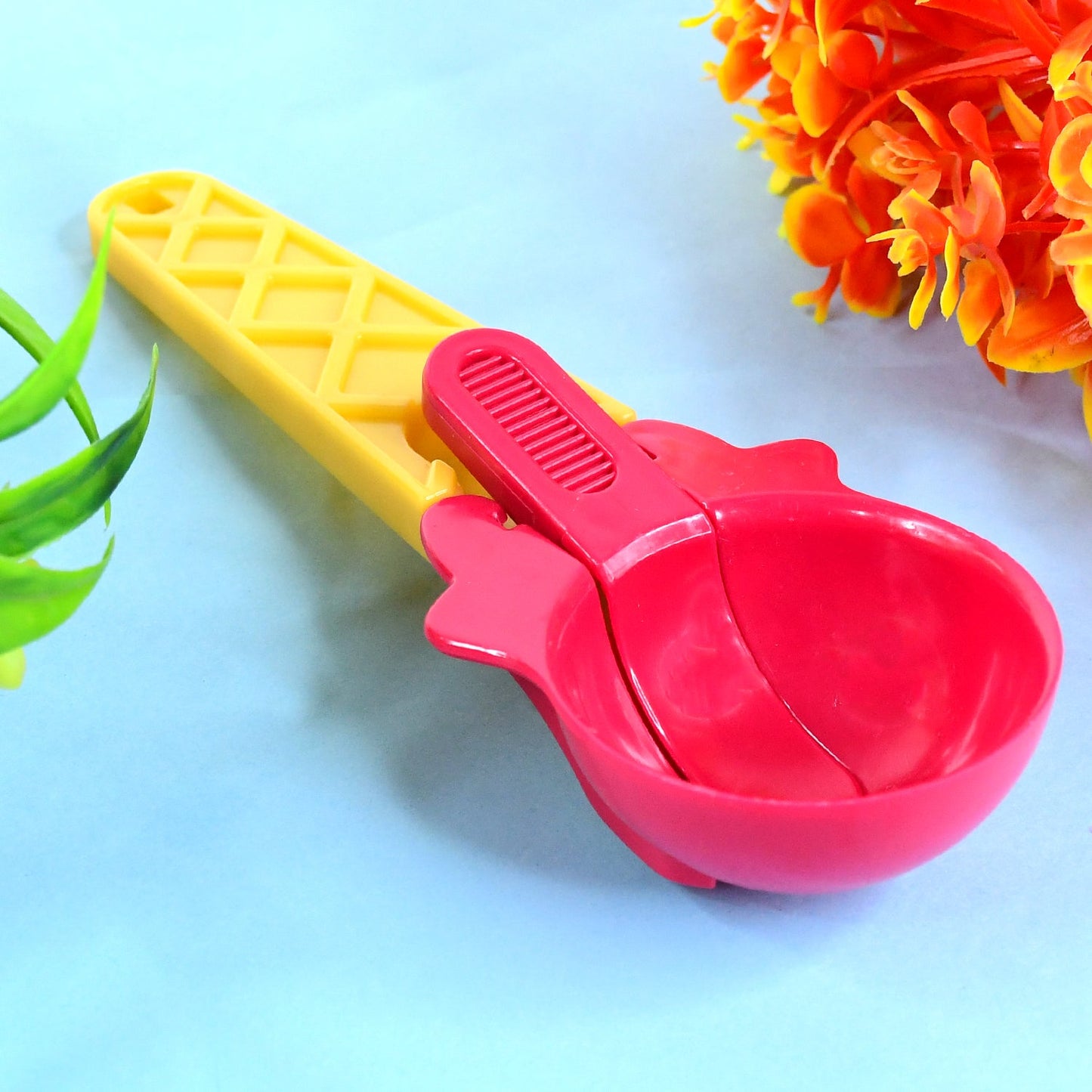 Quick Release Scooper