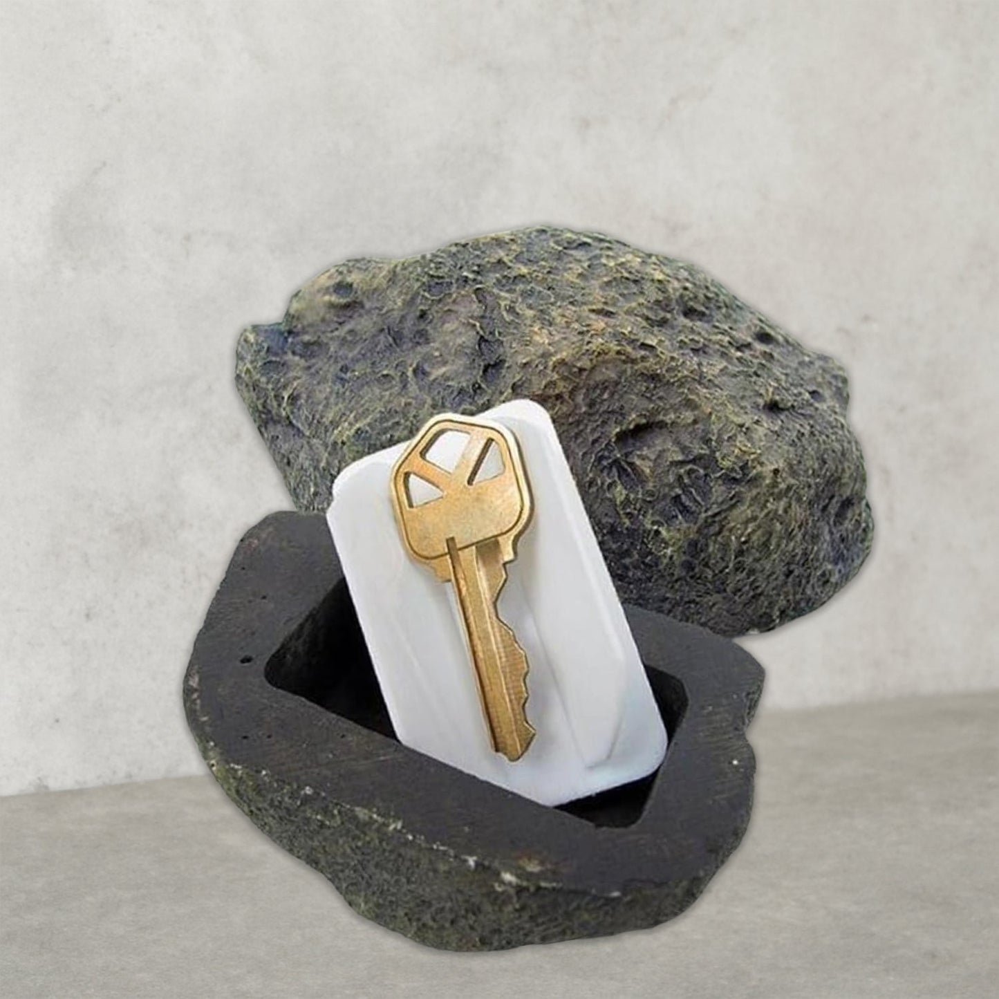Realistic Fake Rock Key Hider – Weatherproof Outdoor Key Storage Emergencies (1 Pc)